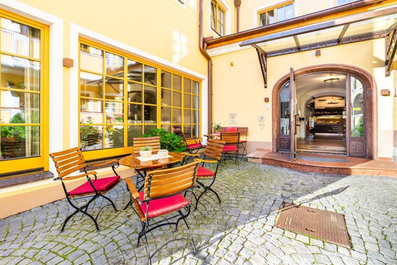 Hotel Zum Schwarzen Baeren Эммерсдорф-на-Дунае Экстерьер фото