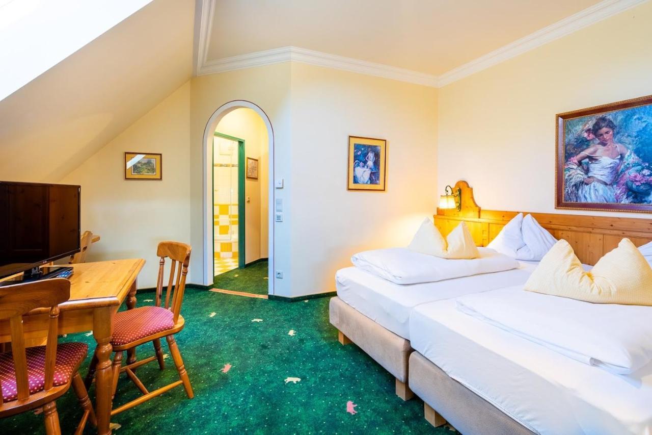 Hotel Zum Schwarzen Baeren Эммерсдорф-на-Дунае Экстерьер фото