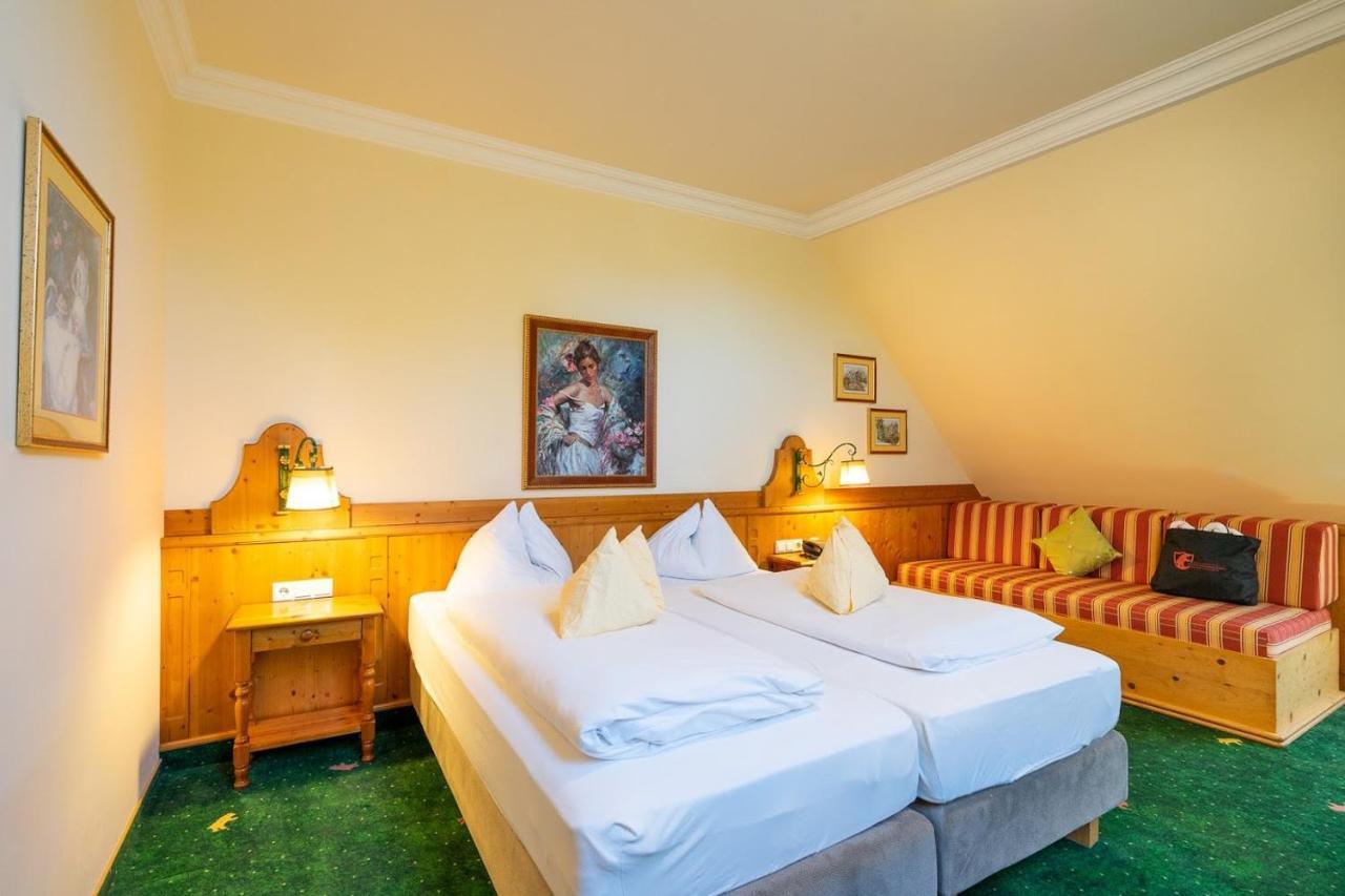 Hotel Zum Schwarzen Baeren Эммерсдорф-на-Дунае Экстерьер фото