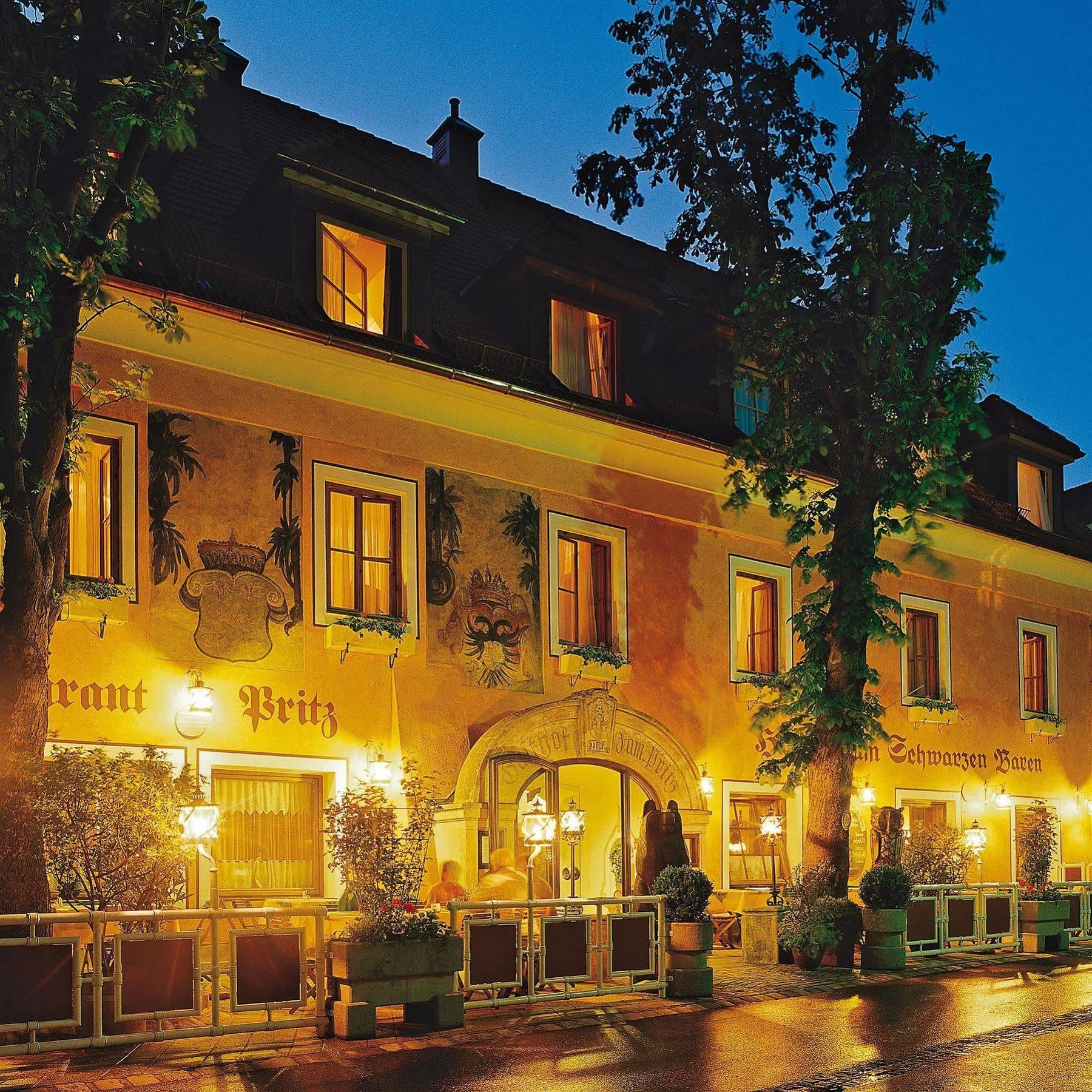 Hotel Zum Schwarzen Baeren Эммерсдорф-на-Дунае Экстерьер фото